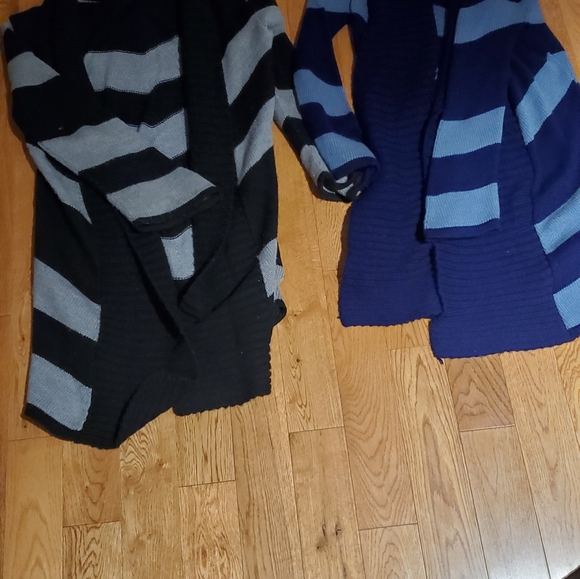 2 Cardis - Picture 2 of 3